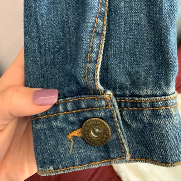 distressed jean jacket medium wash size medium - Picture 6 of 8